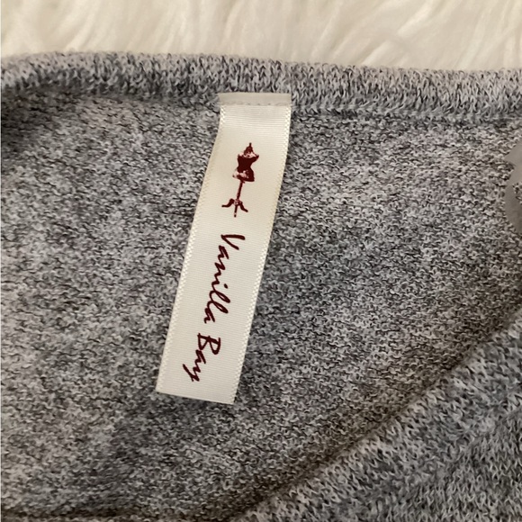 VANILLA BAY LACE SHOULDER RUFFLE BOTTOM TRIM TOP - Picture 5 of 6